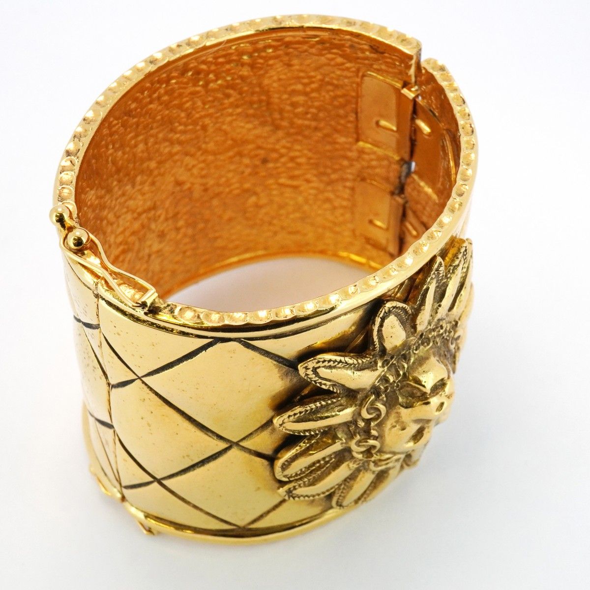 CHANEL ヴィンテージ バングル マトラッセ ゴールド ライオンモチーフ