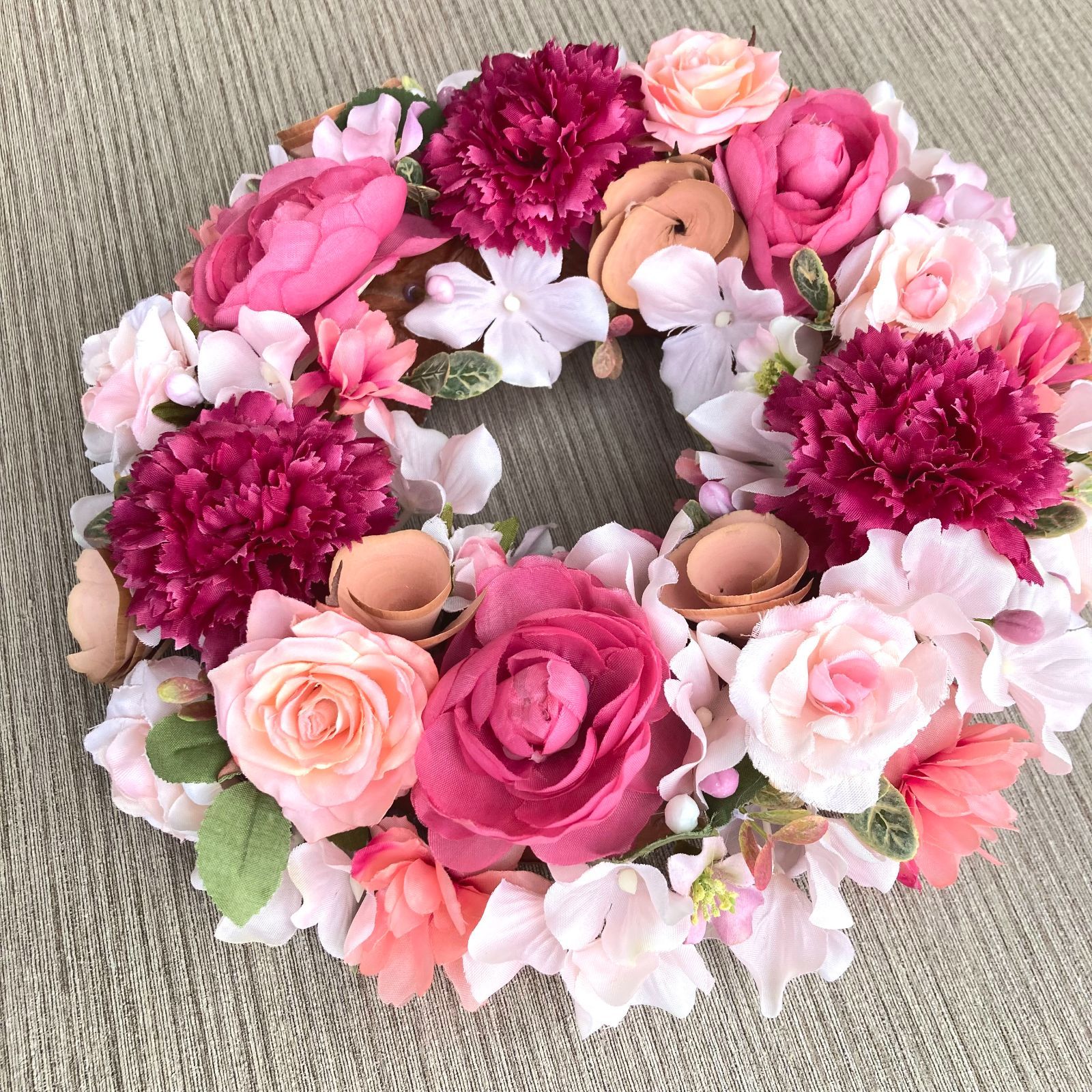 お花たっぷりの造花リース♪