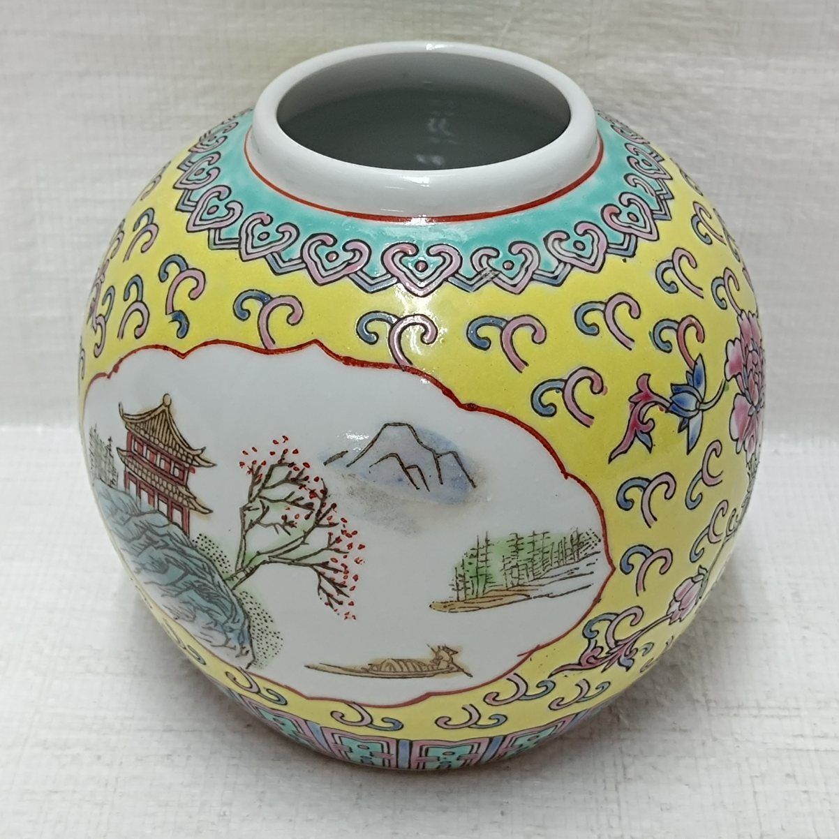 中国大明万暦年製尊形大花瓶 磁製素三彩龍文花瓶 「大明萬暦年製」ノ銘アリ 文化遺産オンライン