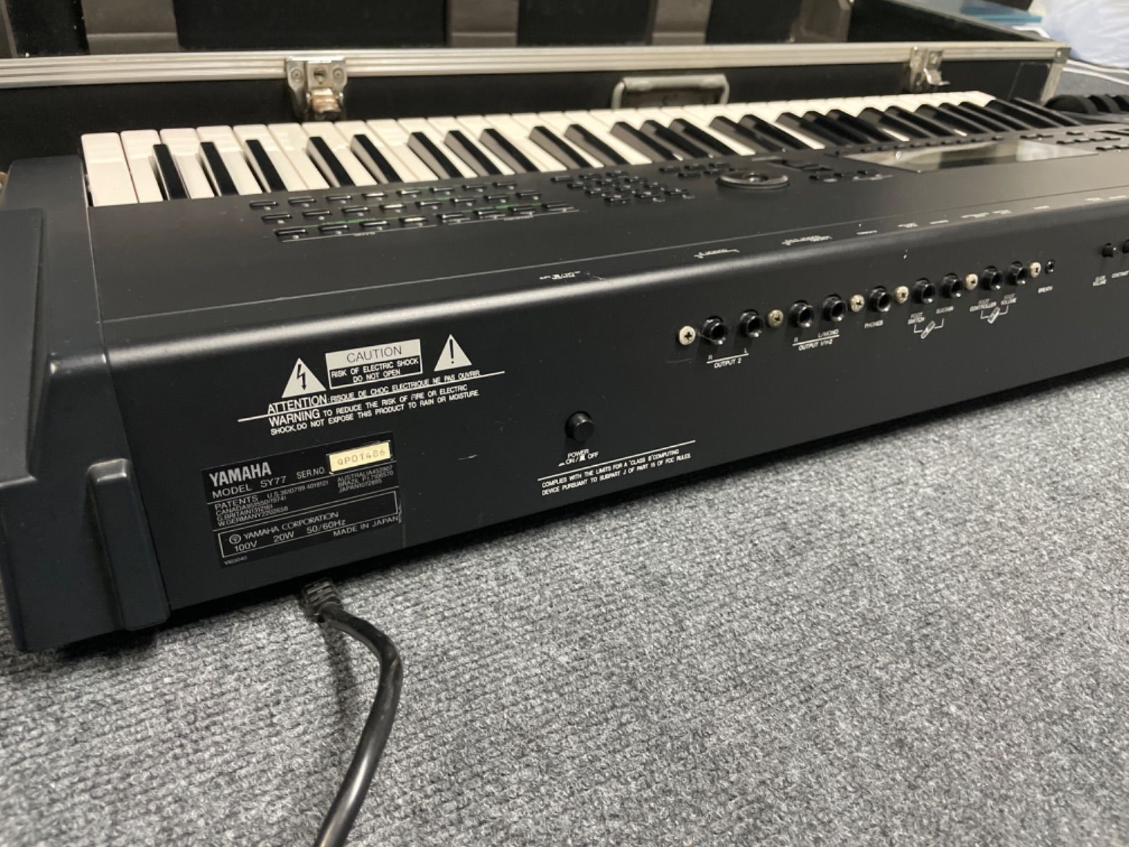 美品 YAMAHA SY77 シンセサイザー 純正ハードケース付き YAMAHA SY77 シンセサイザー 61鍵 【純正ハードケース付属