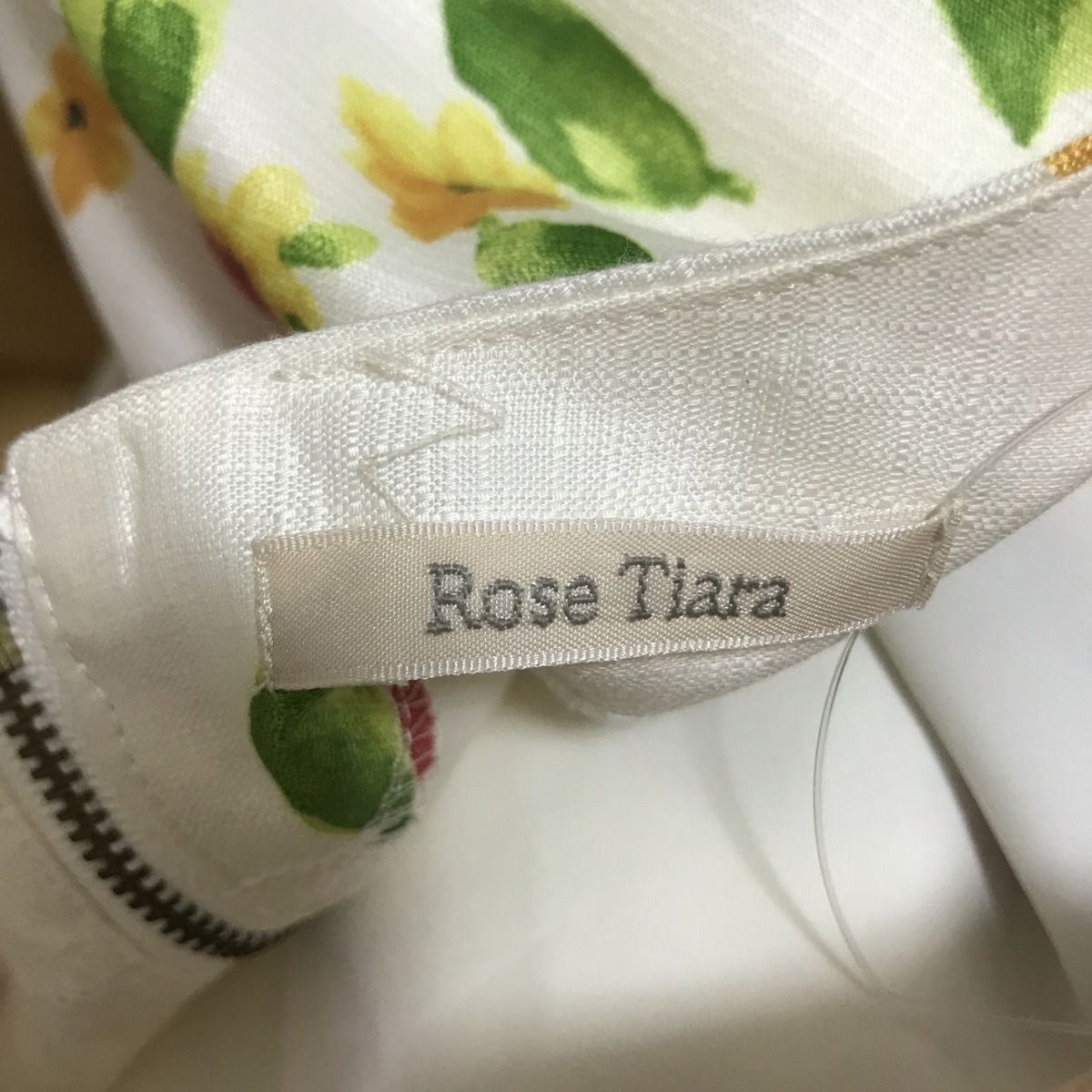 Rose Tiara(ローズティアラ) ワンピース サイズ38 M レディース - 白×レッド×マルチ クルーネック/半袖/ひざ丈/フルーツ柄/花柄