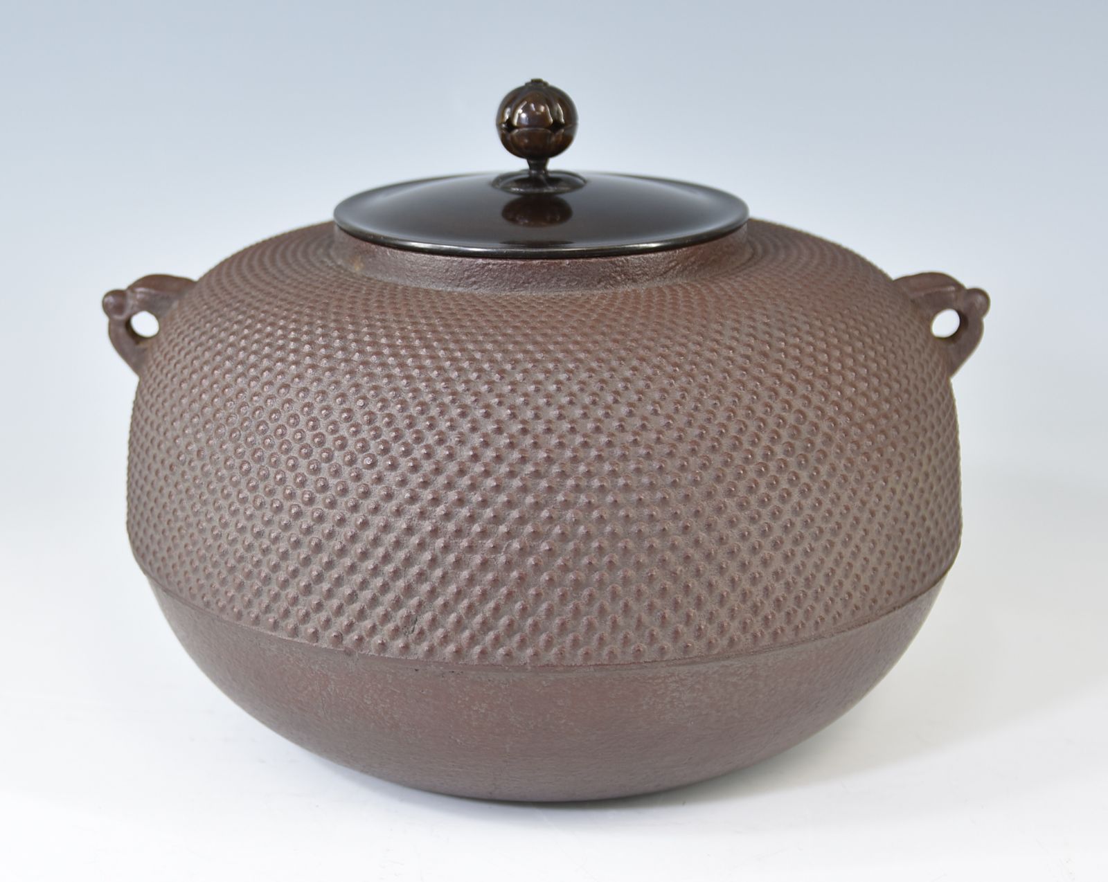 茶道具　佐藤清光　平丸霰釜　箱付 佐藤清光 「平丸 霰 釜」 茶道具 茶釜 鉄釜 茶事 釜鐶 共裂 共箱