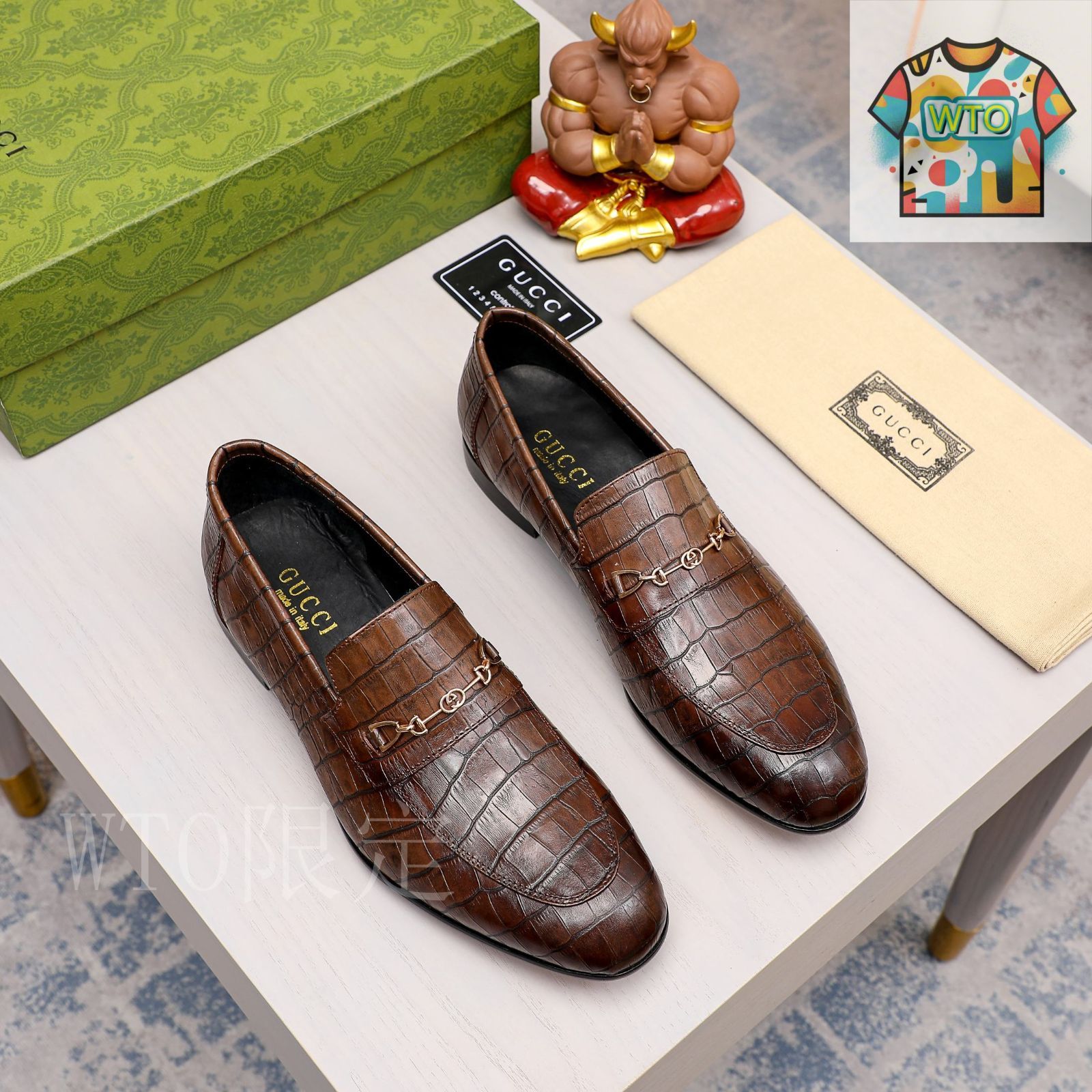 GUCCI　革靴 GUCCI Calfskin Web Bee Embroidered Mens Lace Up Brogue