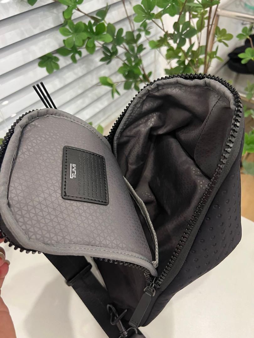 TUMIトゥミ Tahoe DJ BAG リングロック ブラック ボディバッグ TUMIトゥミ Tahoe DJ BAG リングロック ブラック ボディバッグ