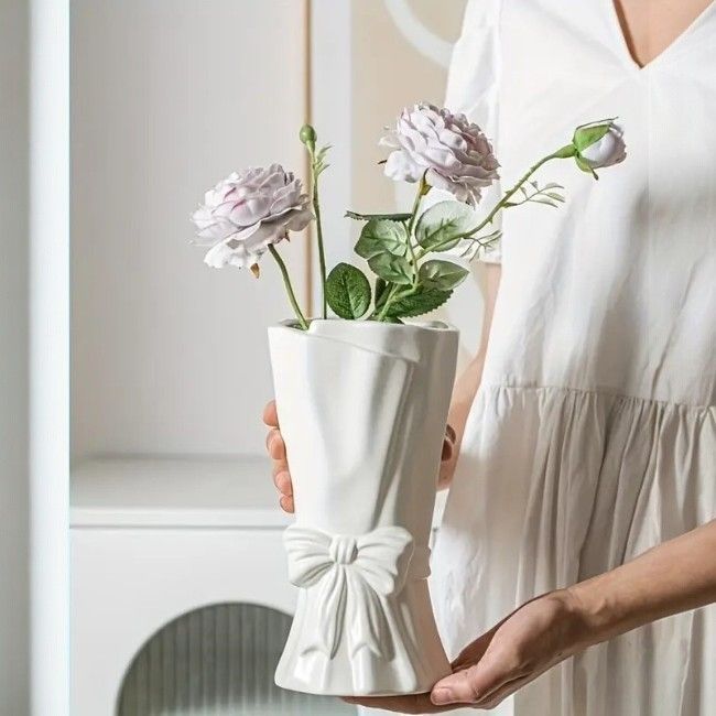 白いブーケの花瓶 フラワーベース フラワーベイス 白 ホワイト 花瓶 白い花瓶 花器 ベース セラミック リボン 花 はな ブーケ インテリア雑貨 インテリア小物 インテリア お洒落 おしゃれ h-061