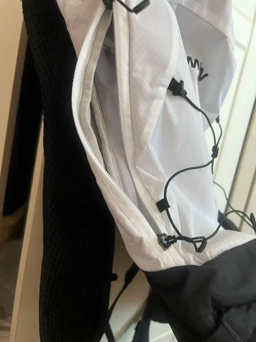 Salomon サロモン 20 L 登山 バッグ 登山アクセサリー カヤック用品