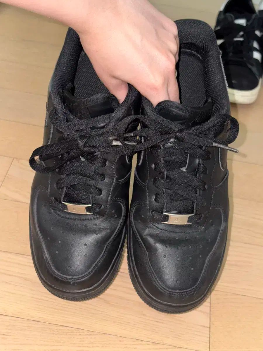 NIKE ナイキ エアフォース 1 ブラックフォース 黒 240
