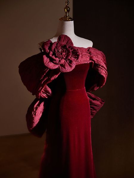 ワインレッド ベルベット ロングドレス 一字肩 デザイン 感 ウェディング 新婦 結婚式 魚尾裾 パーティー エレガント 無袖 入荷 MAAHADDERANG_COM