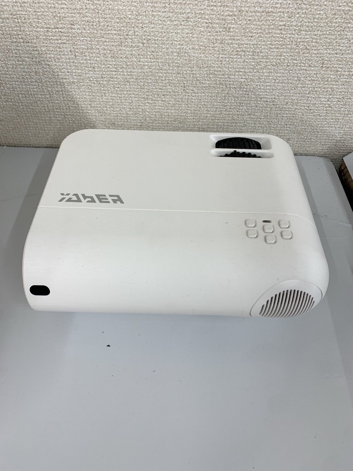 新品未開封 mini プロジェクター C-10W（SL） キヤノン、ワイヤレス投写できるハンカチサイズ「ミニ
