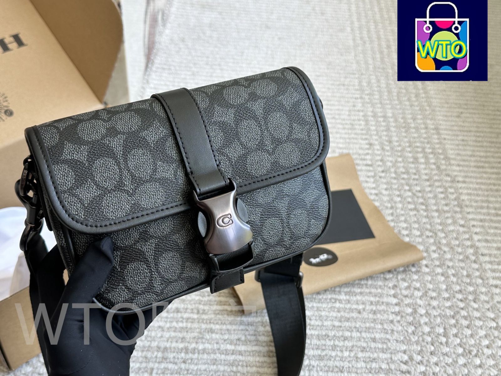 COACHメンズ メッセンジャーバッグ ♪ 今日特価】Coach Men's Mini Messenger Bag / クーチ メンズ
