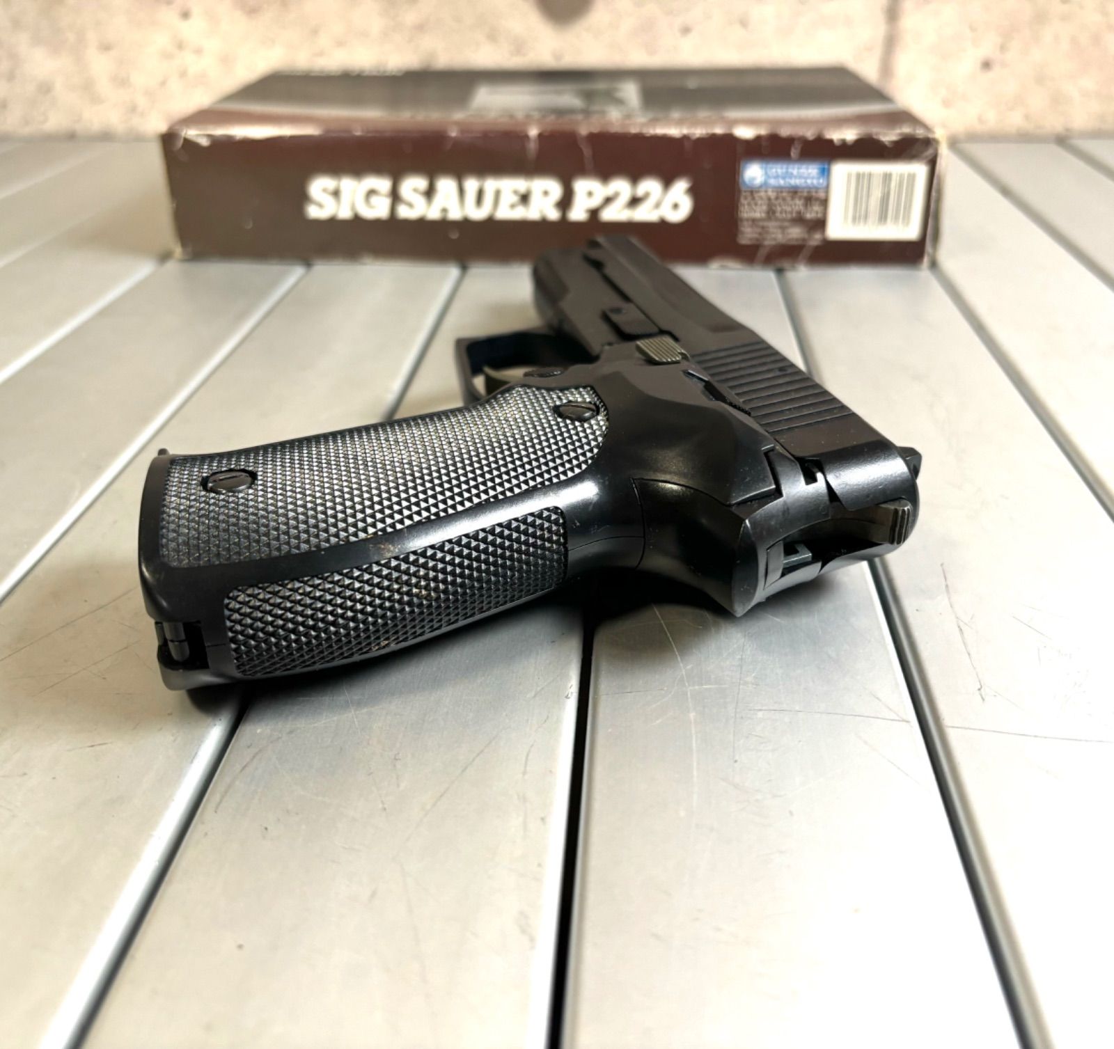 グンゼ産業エアーソフトガン エアコキ SIG SAUER シグザウエル P226 1/1 SCALE PLASTIC MODEL GUN 完成品  18才以上 現状品 - メルカリ