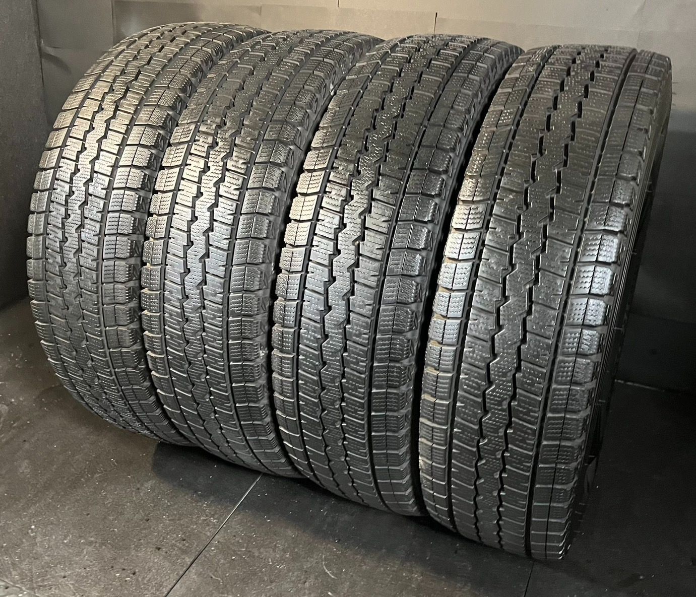 製 約9.2〜9.6分山 ダンロップ DUNLOP ウィンターマックス WINTER MAXX SV01 スタッドレス 195 80R15 107 105L LT 4本 h_448