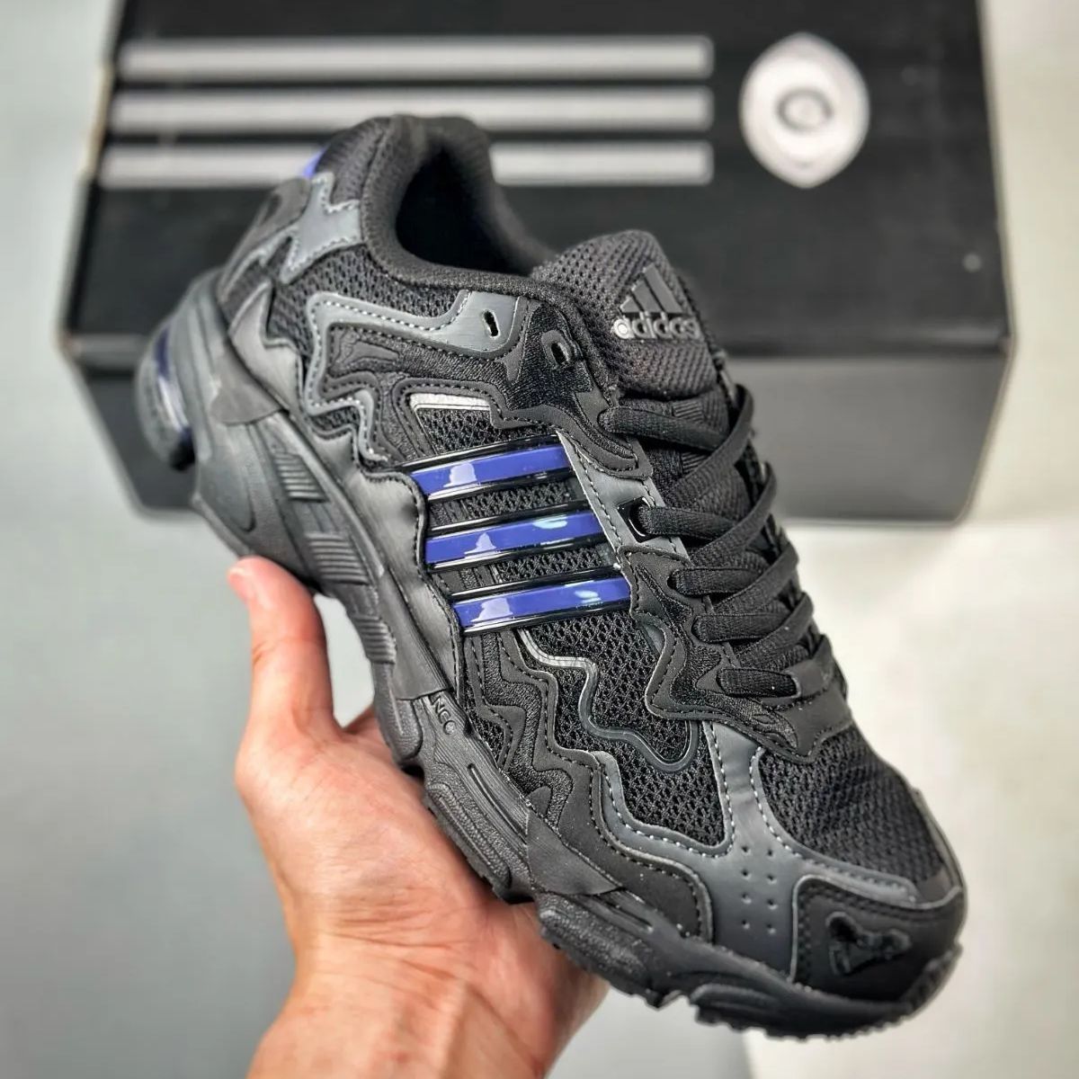 バッドバニー×adidas レスポンス トリプルブラック