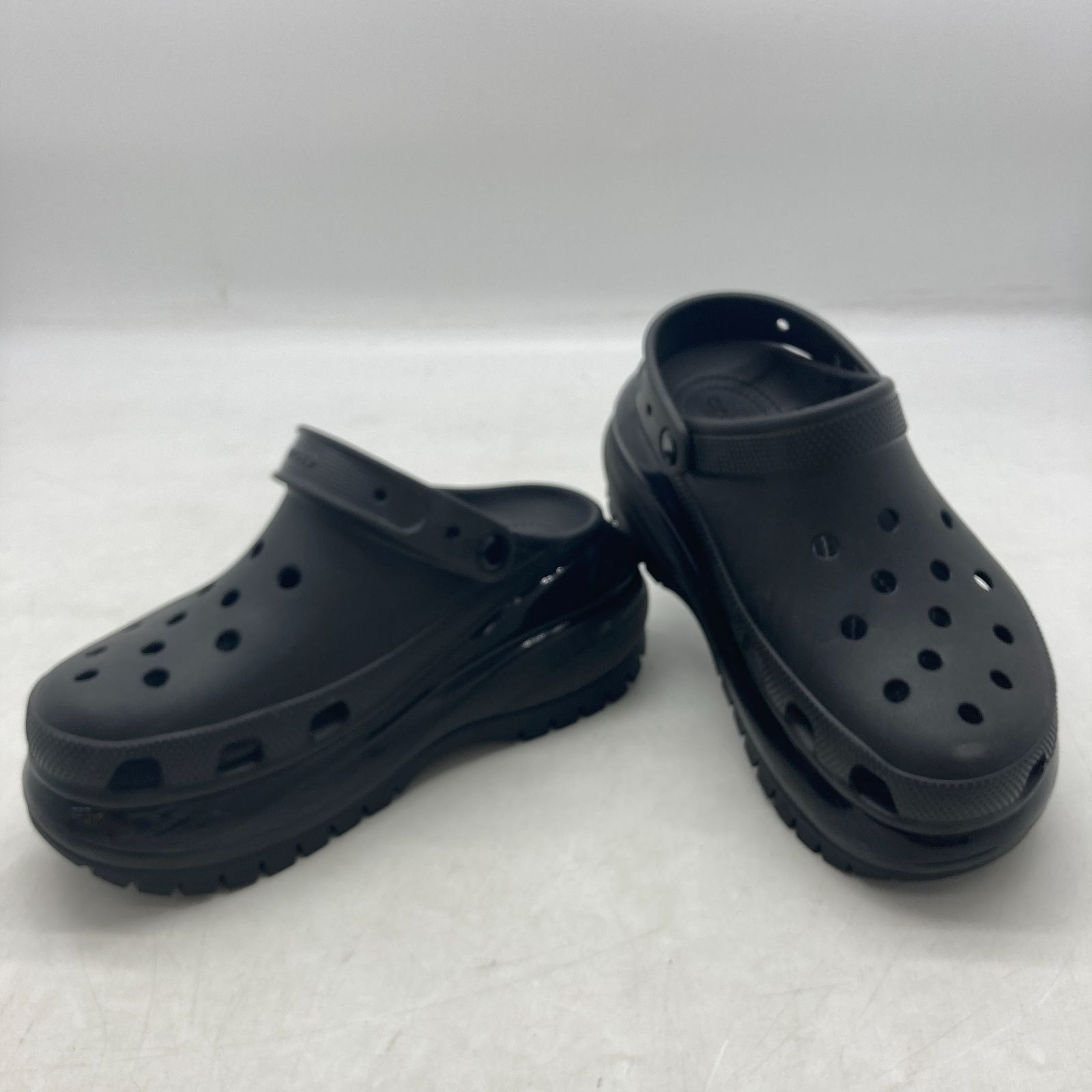 04m2239∞ crocs クロックス メガ クラッシュ クロッグ サンダル 厚底