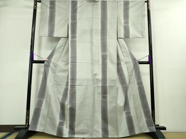 平和屋着物■極上　十日町 名門青柳謹製　櫛引織　赤城紬　草木染　間道　白鼠色地　逸品　DZAA9440kh5 平和屋着物□極上 十日町 名門青柳謹製 櫛引織 赤城紬 草木染 間道