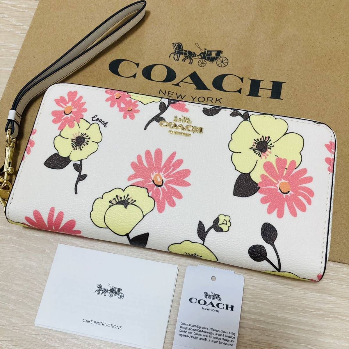 ギフト】 COACH コーチ 長財布 リストレット ラウンドジップウォレット