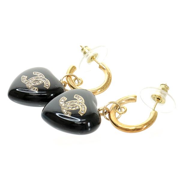 同デザインのピアスも欲しい！CHANEL ハートチェーンネックレス VERY STORE セレクション]ハートチェーンネックレス | KOBUNSHA