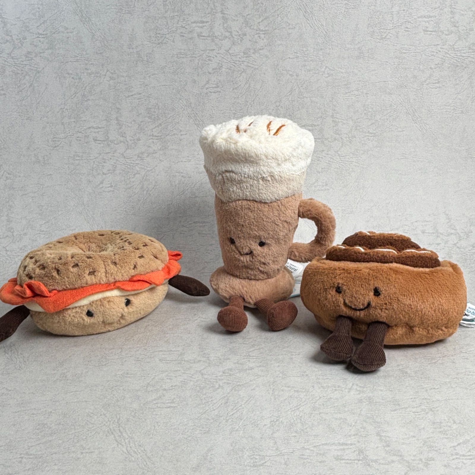 新品 ジェリーキャット Jellycat シナモンロール パン スイーツ