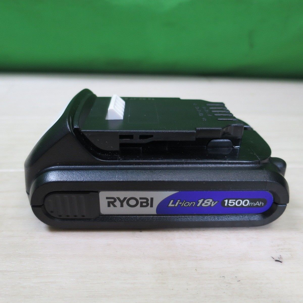 送料無料] キレイ！バッテリー2個☆RYOBI リョービ 充電式 インパクト 