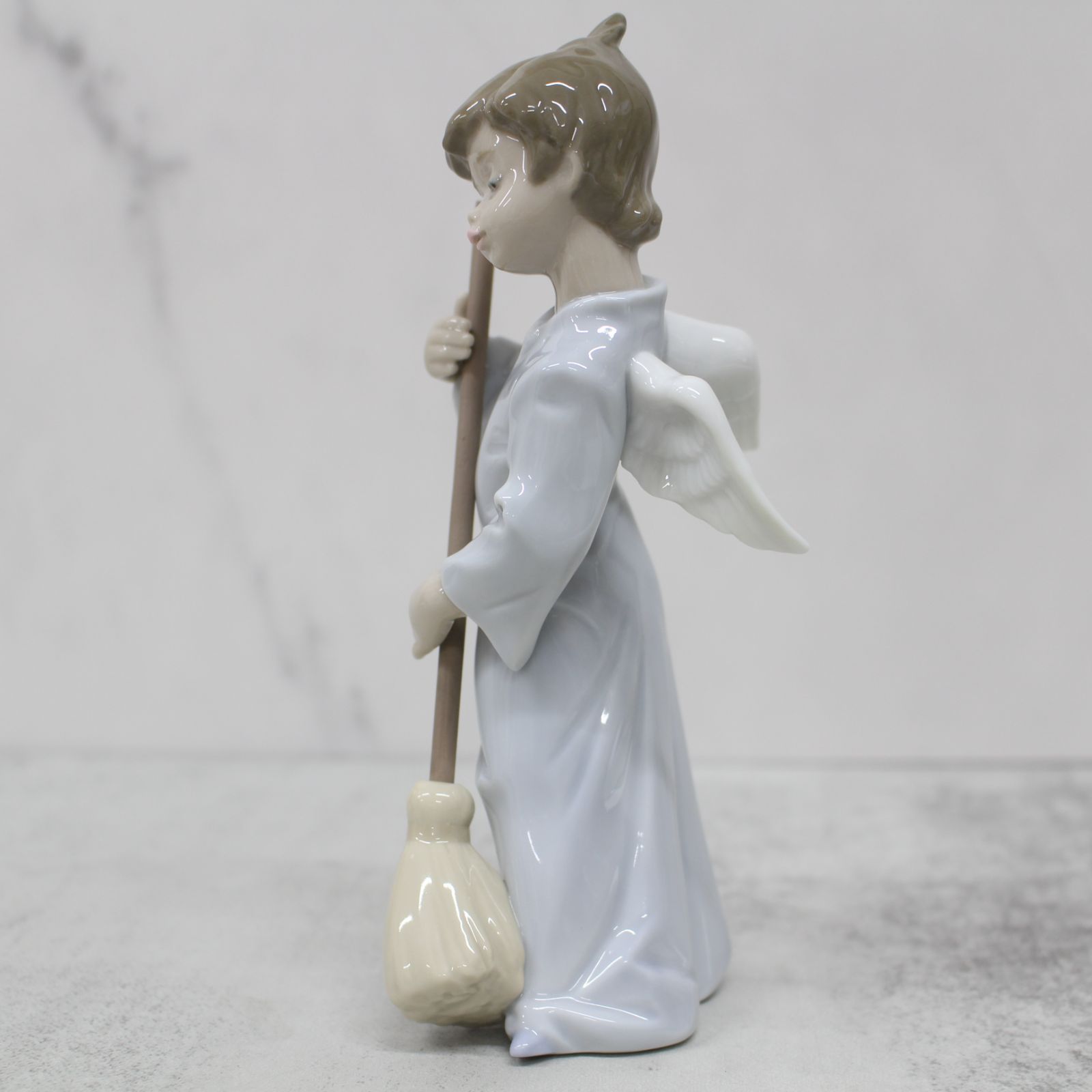 S130)【絶版/極美品】LLADRO/リヤドロ 5726 可愛い天使 「雲を払う」 SWEEP AWAY THE CLOUDS フィギュリン 陶器  置物 アンティーク - メルカリ