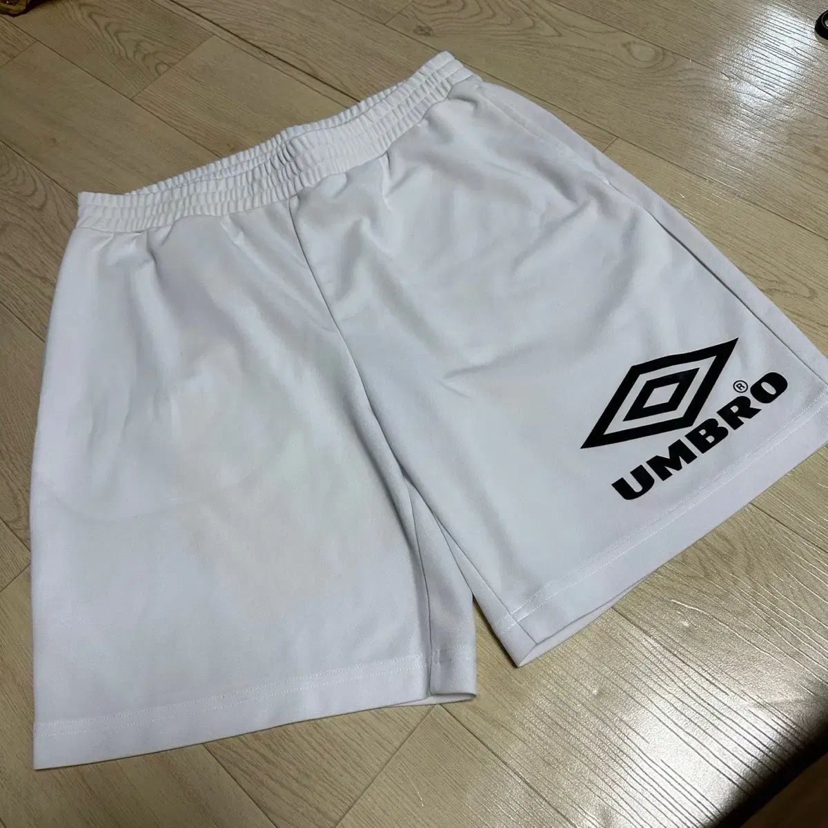 umbro(アンブロ) 白 トレーナー ハーフパンツ