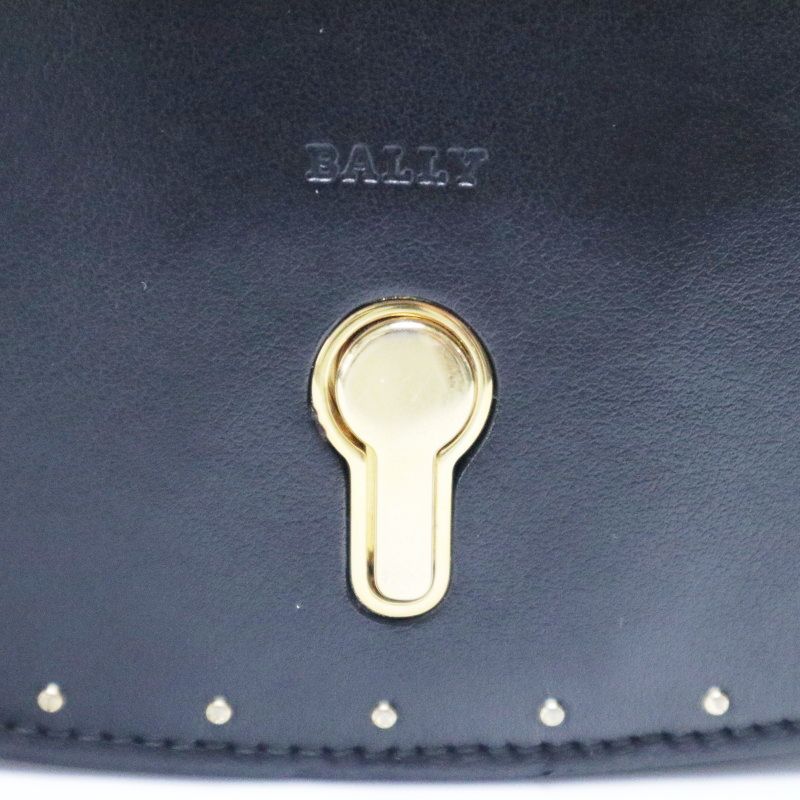 フラップ レザ―