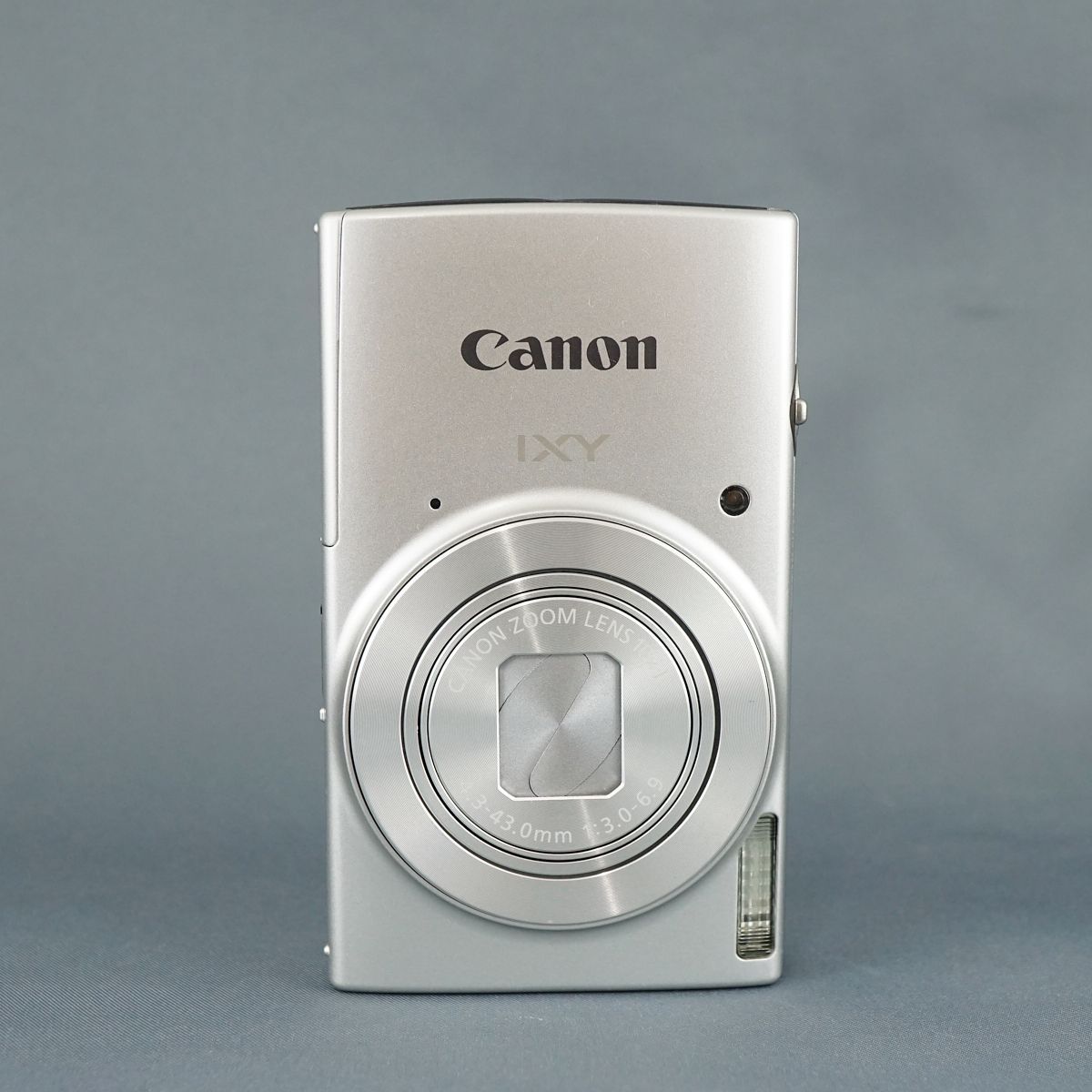 喫煙者ペットなどいない環境です美品 完動品Canon デジタルカメラ IXY 210シルバー 光学10倍ズーム