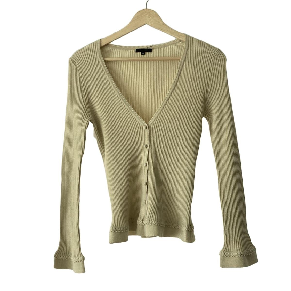 TO BE CHIC - TO BE CHIC(トゥービーシック) カーディガン サイズ38 M レディース新品同様  - ベージュ×ゴールド 長袖/ラメ TO BE CHIC(トゥービーシック) カーディガン サイズ38 M