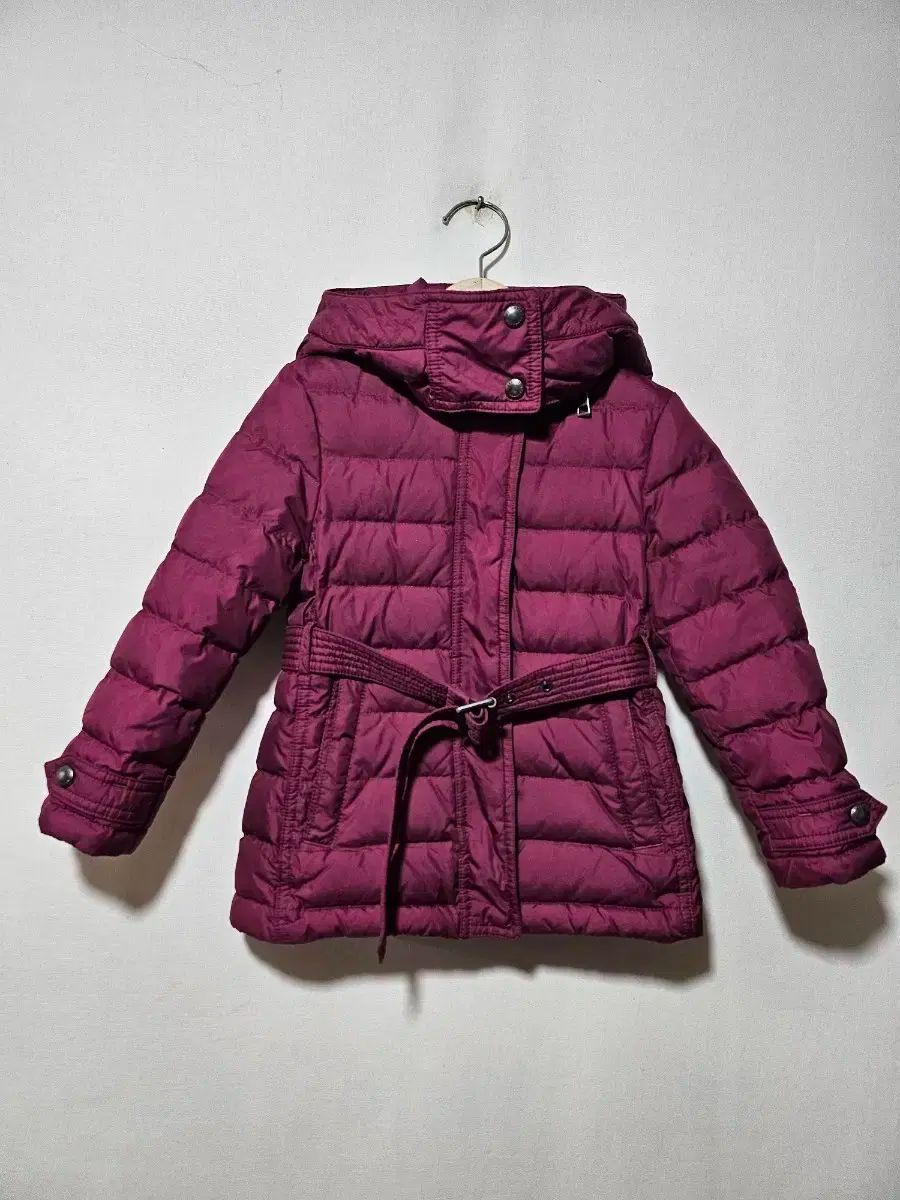 配送商品は通常配送無料。 バーバリー ダウン ジャケット 4歳 即完売モデル