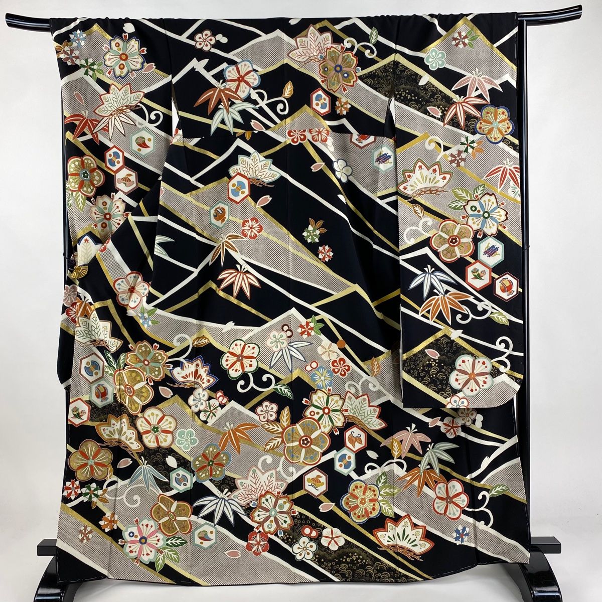 振袖 身丈166.5cm 裄丈70cm L 袷 落款 松竹梅 宝尽くし 金糸 金彩 黒 正絹
