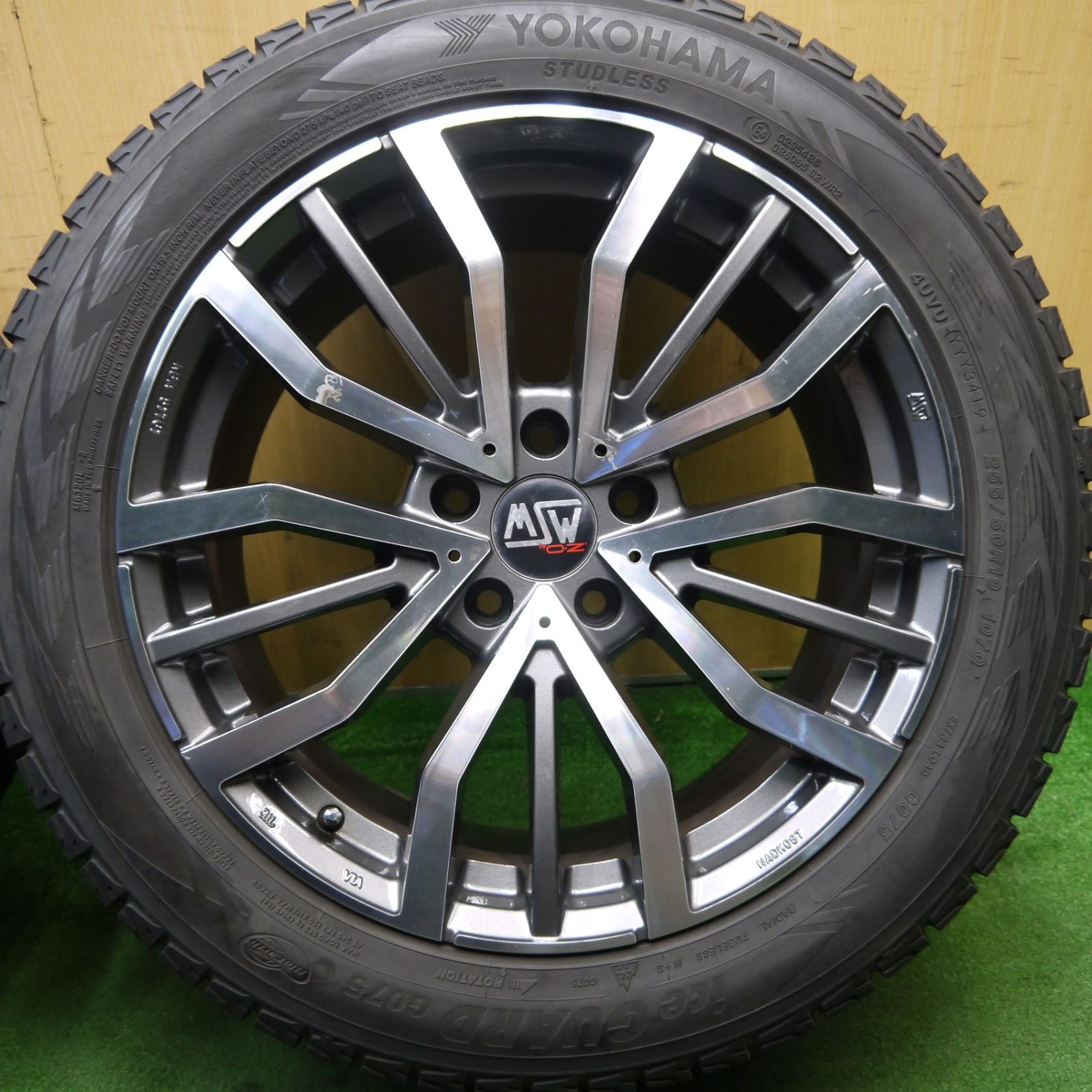 YOKOHAMA 255/50R19 スタッドレスタイヤ バリ溝中古4本 YOKOHAMA 255/50R19 スタッドレスタイヤ バリ溝中古4本