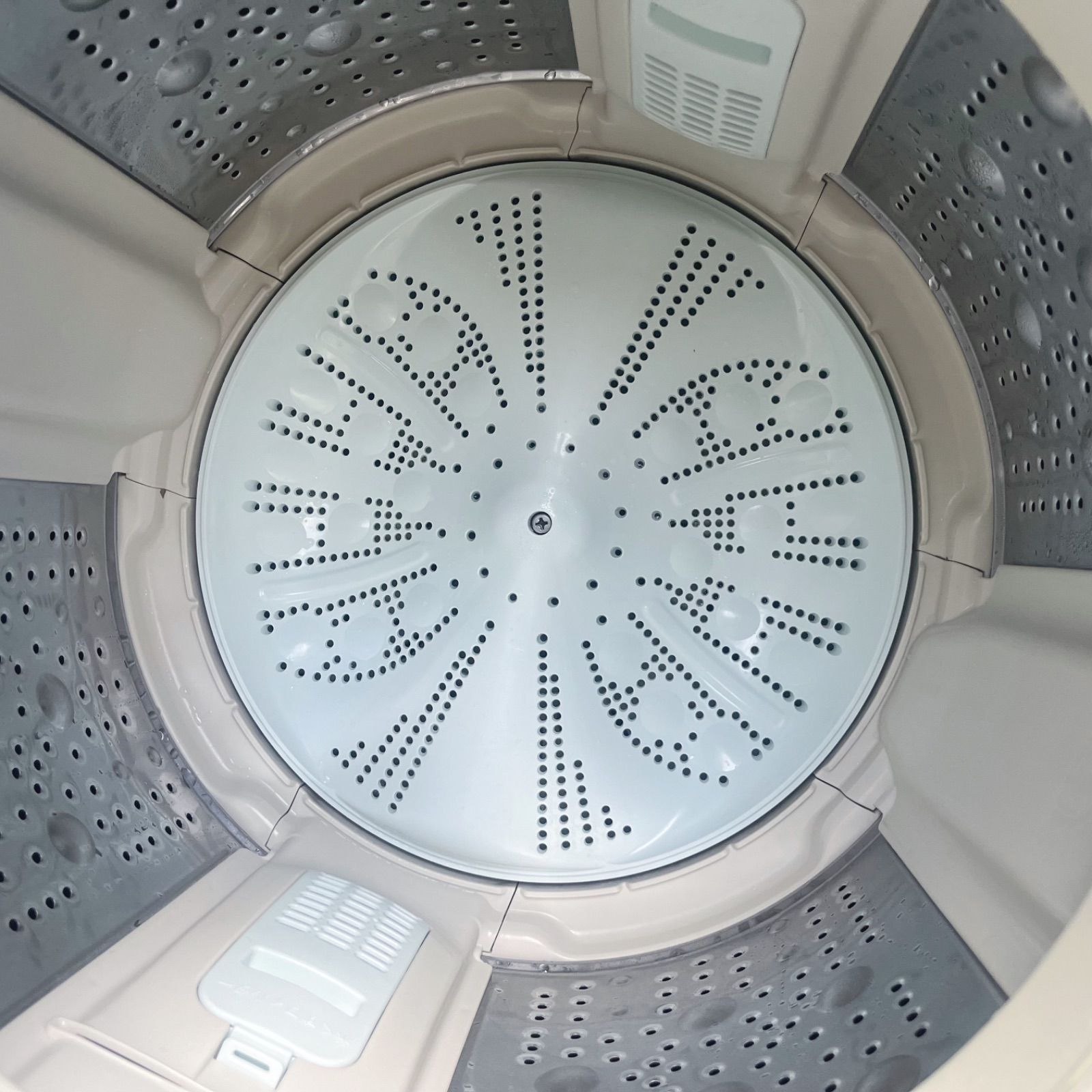 183取付無料！2023年製 おしゃれデザインスタイリッシュシルバー冷蔵庫