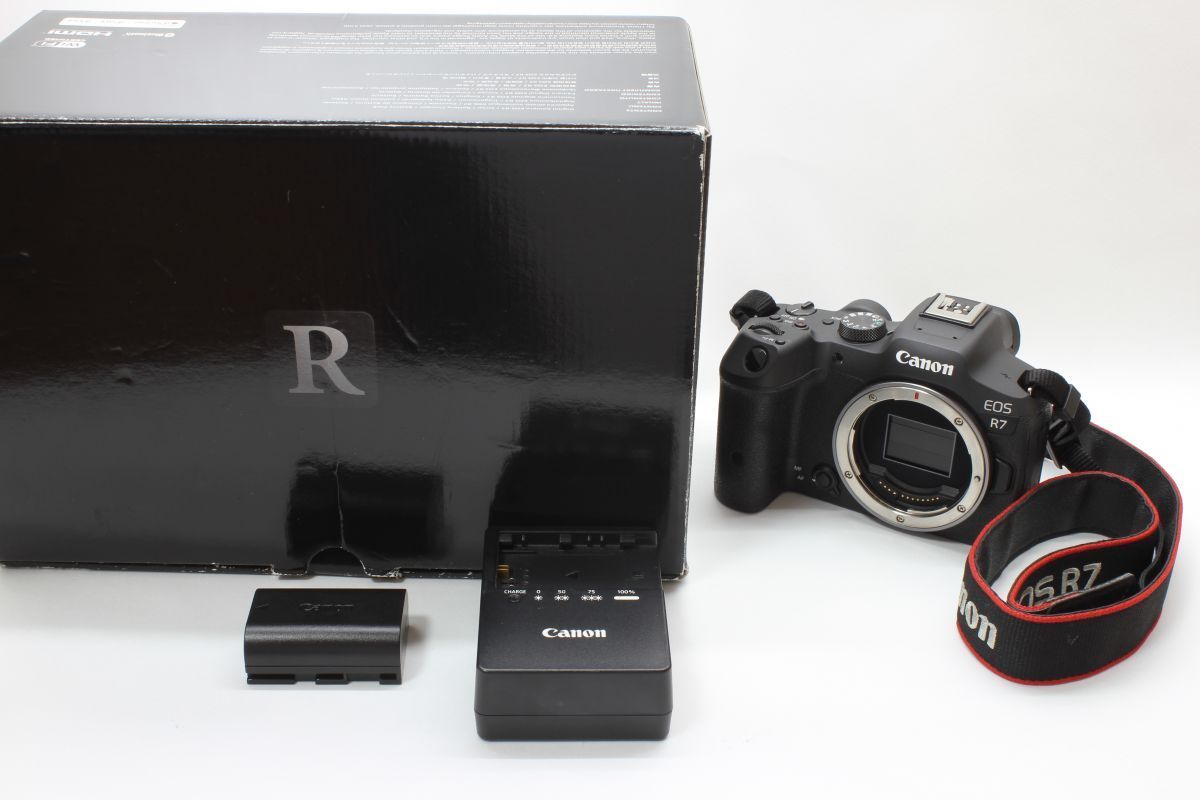 Canon EOS R7 ミラーレスカメラ 本体とバッテリーチャージャー