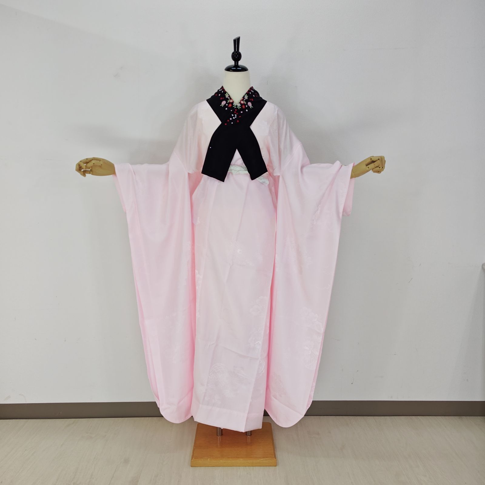 新品 お振袖用長襦袢 ブラック刺繍半衿 お仕立てセット 衿芯つき 