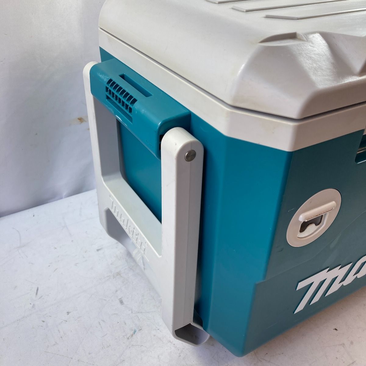 中古 マキタ makita 充電式保冷温庫 CW180D 新でん マキタ 充電式保冷