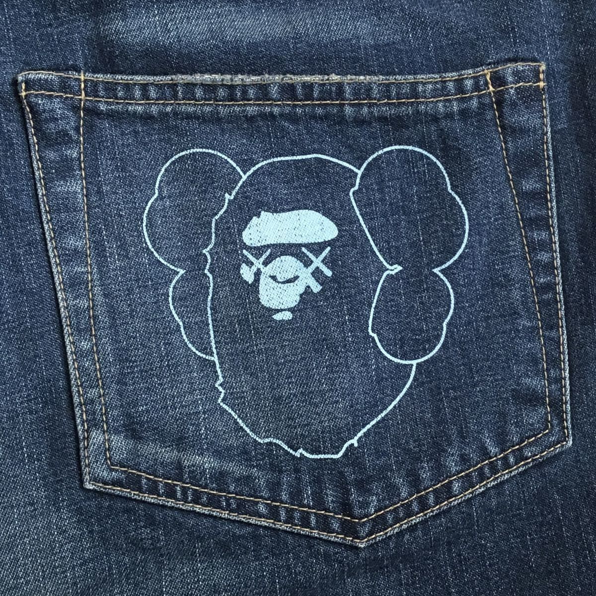 KAWS × BAPE デニム パンツ Mサイズ a bathing ape Denim pants カウズ 