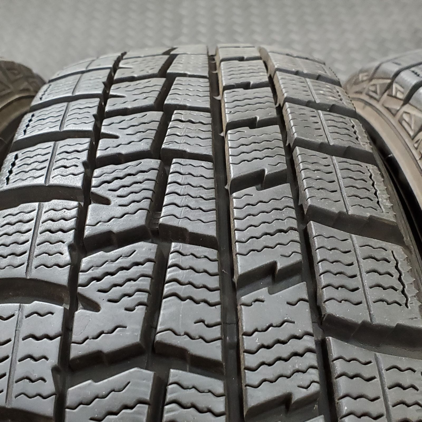 スタッドレスタイヤ 1049R