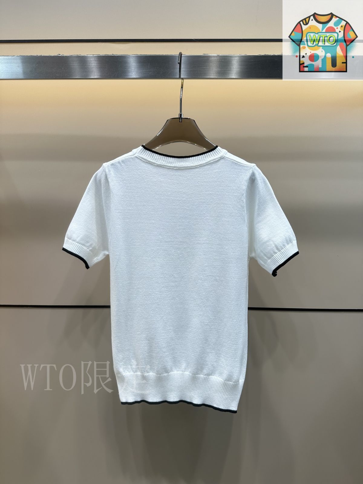 今日WTO】Prada 立体三角ロゴ ニットシャツ-PX92 - メルカリ