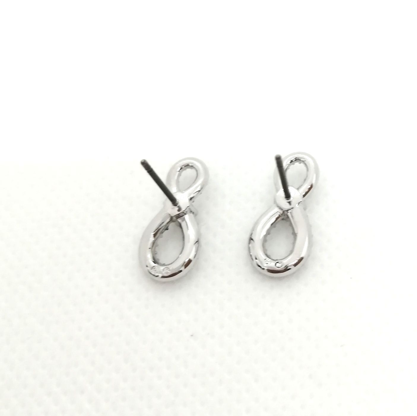 スワロフスキーシルバーピアス クリスタル付き SWAROVSKI スワロフスキー 1800046（2）Solitaire ソリテール