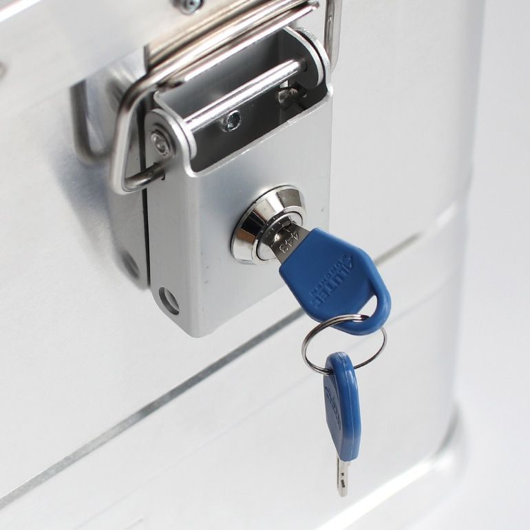 パシフィックファニチャー購入ALUTECアルミコンテナ 30Lカメラ収納など