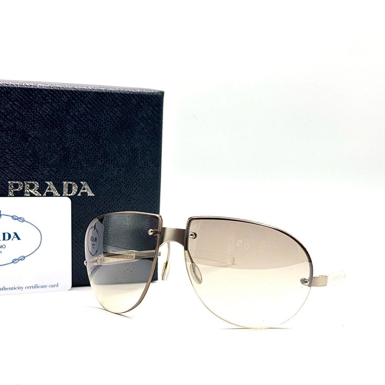 知性をまとうリムレス】 PRADA プラダ サングラス SPR72A