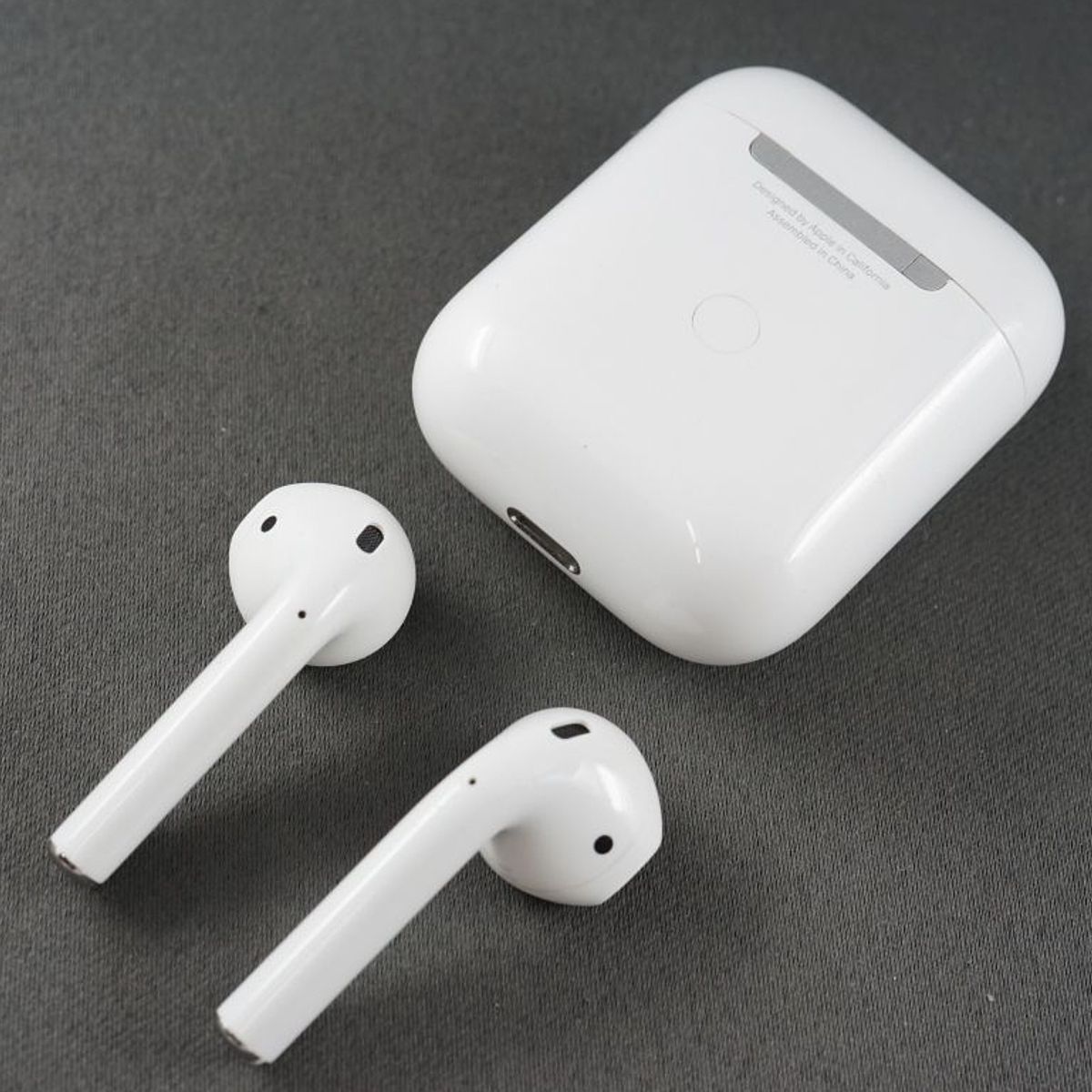 Apple AirPods with Wireless Charging Case エアーポッズ イヤホン USED美品 第二世代 MRXJ2J/A  完動品 中古 V9657 - メルカリ