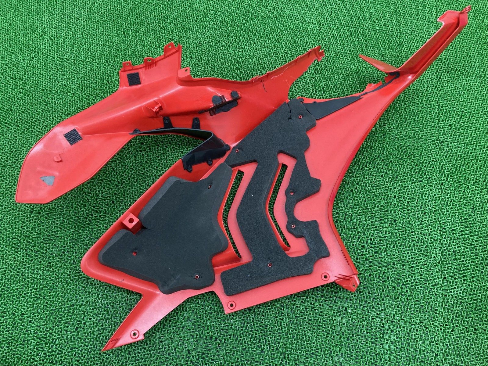 パニガーレV4S サイドカウル 左 赤 ドゥカティ 純正 バイク 部品