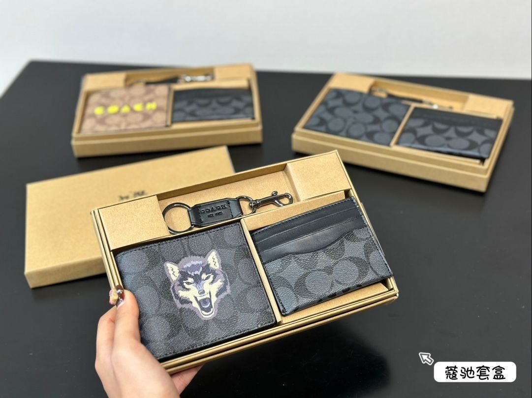 家財整理　coach クリスチャンディオール フェラガモ他　アクセサリーセット 本日限定特価】コーチ メンズウォレットセット 専用ギフト