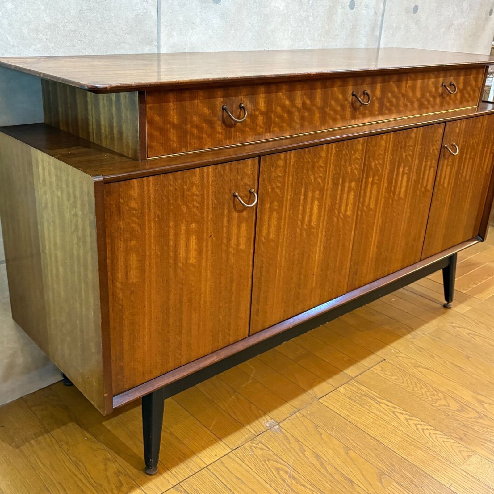 VINTAGE】G-PLAN（ジーブラン）Tola & Black サイドボード | 1958