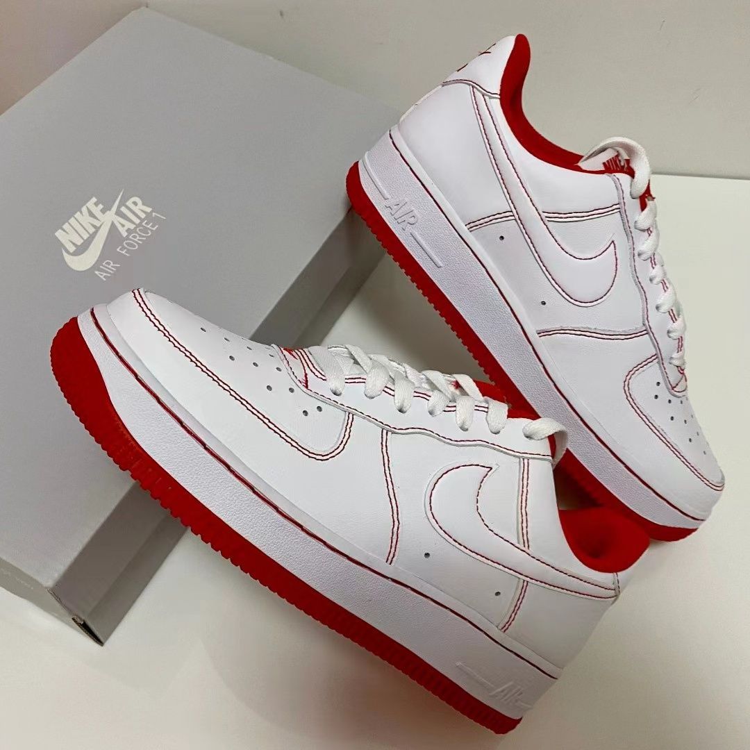 新品未使用ナイキ スニーカー エアフォースワン「ホワイト/レッド  