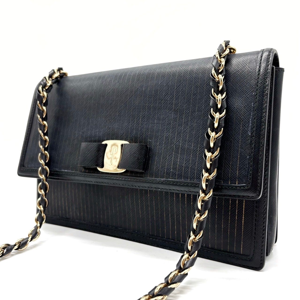 Salvatore Ferragamo 黒レザーショルダーバッグ フェラガモ ショルダーバッグ s83 レザー ブラック ヴァラリボン 黒 本