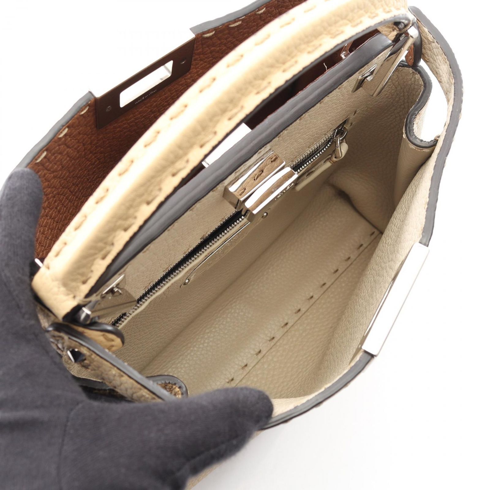 FENDI フェンディ ピーカブー エッセンシャリー ハンドバッグ - メルカリ