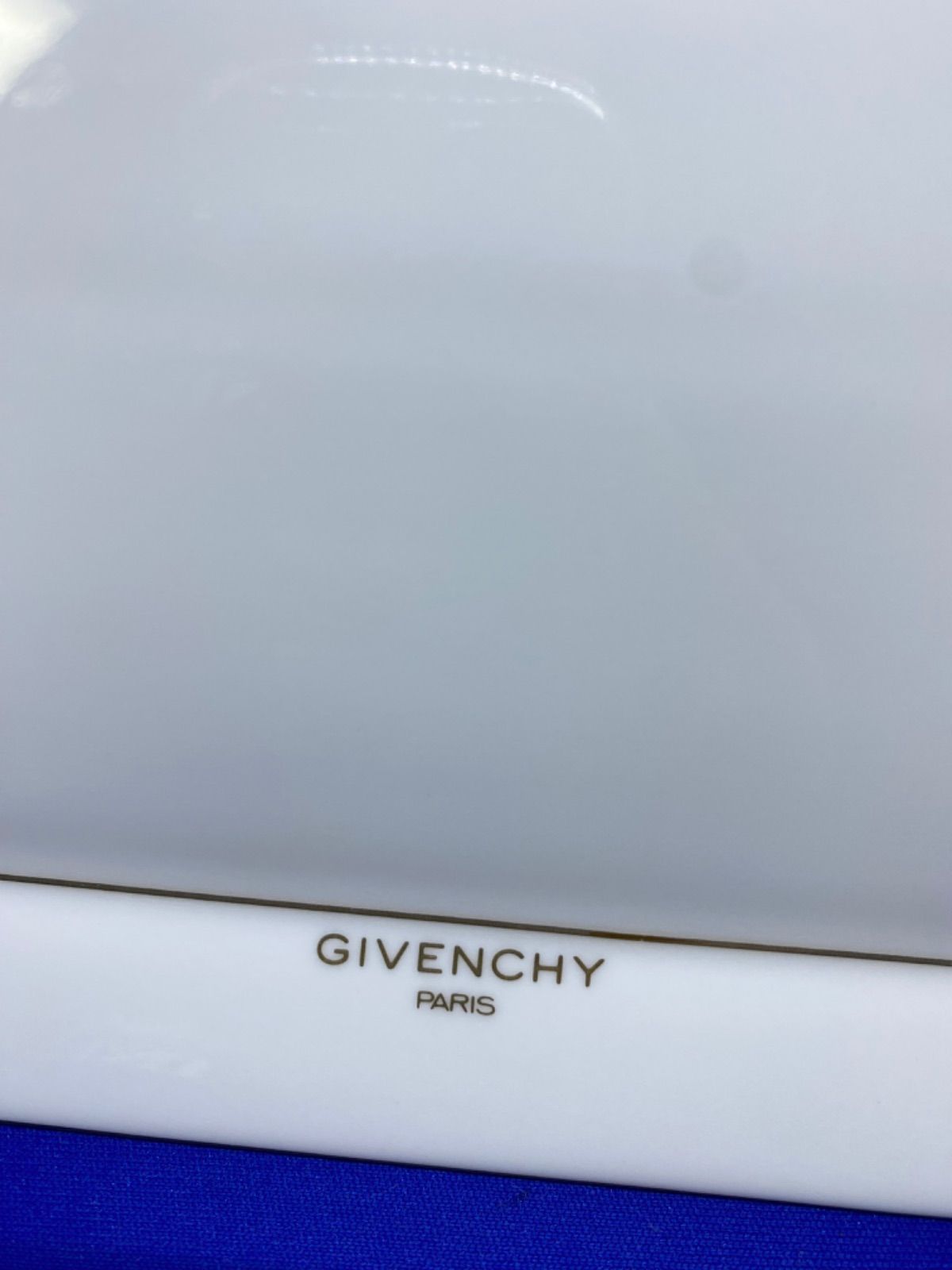 地域限定送料無料‼️【GIVENCHY】　長方形プレート　*1854