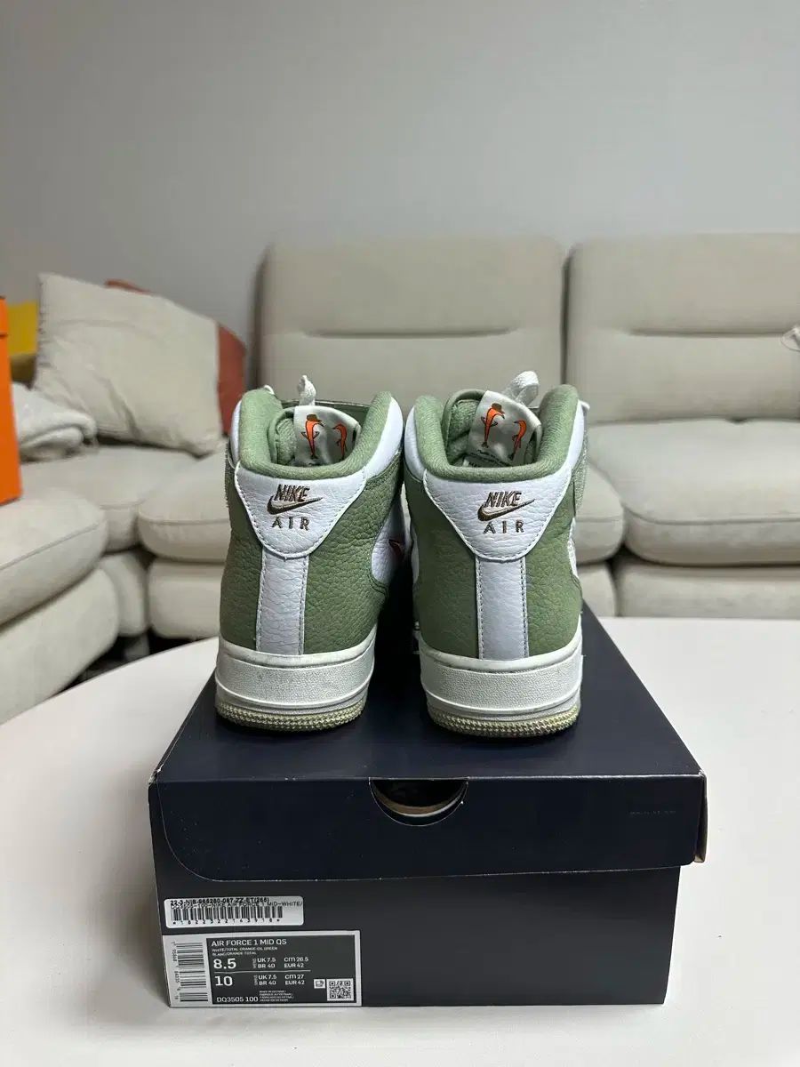 NIKE(ナイキ) エアフォース 1 ミッド ' 07 QS オリーブ グリーン NIKE(ナイキ) エアフォース 1 ミッド ' 07 QS オリーブ グリーン